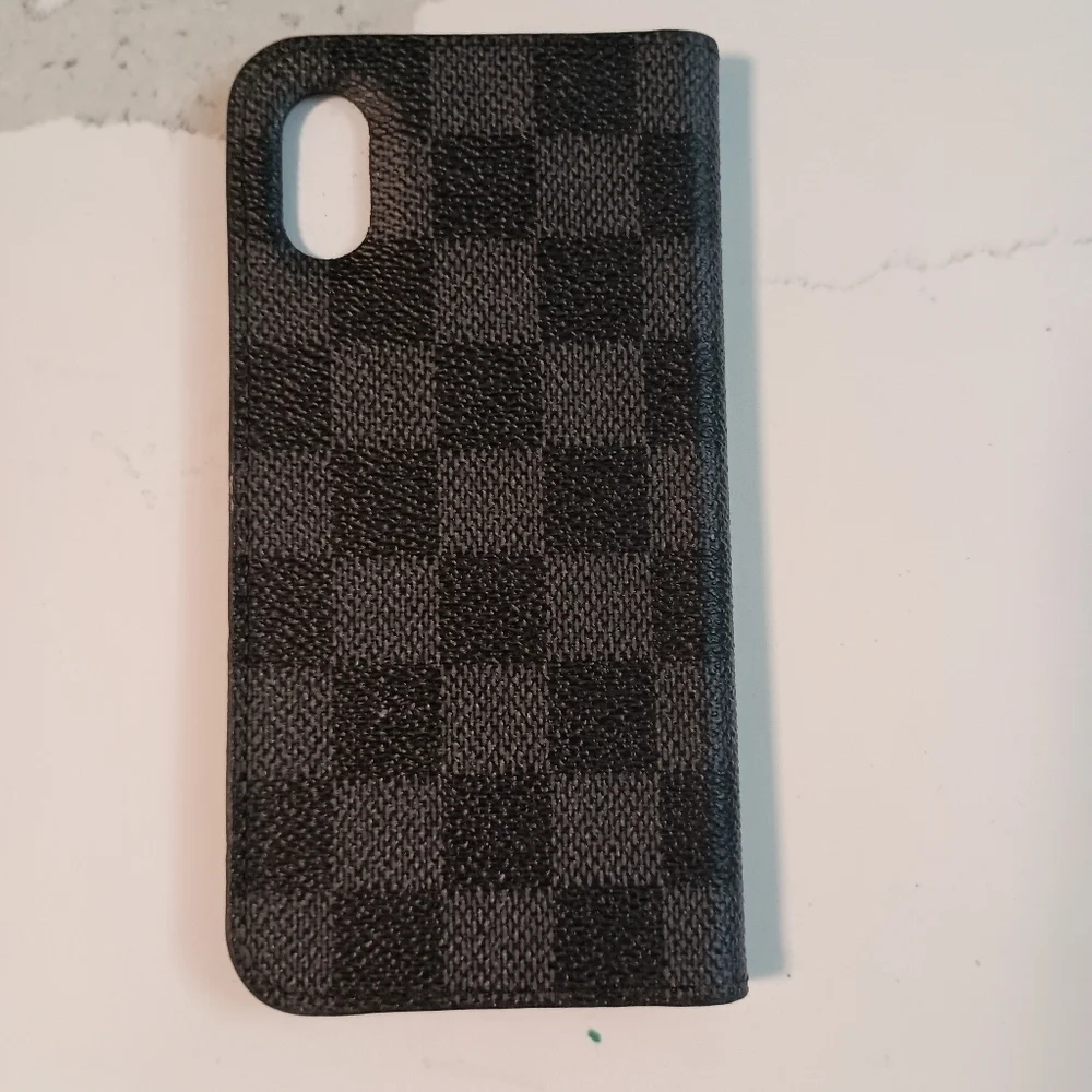 Authentic LOUIS VUITTON Damier iPhone Case black Folio Brand New